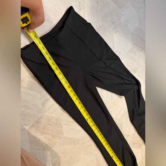 Black Flare ribbed yoga pants Women's size M - Picture 3 of 4